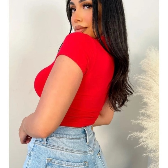 Laura’s boutique red short sleeve crop top - Picture 1 of 3